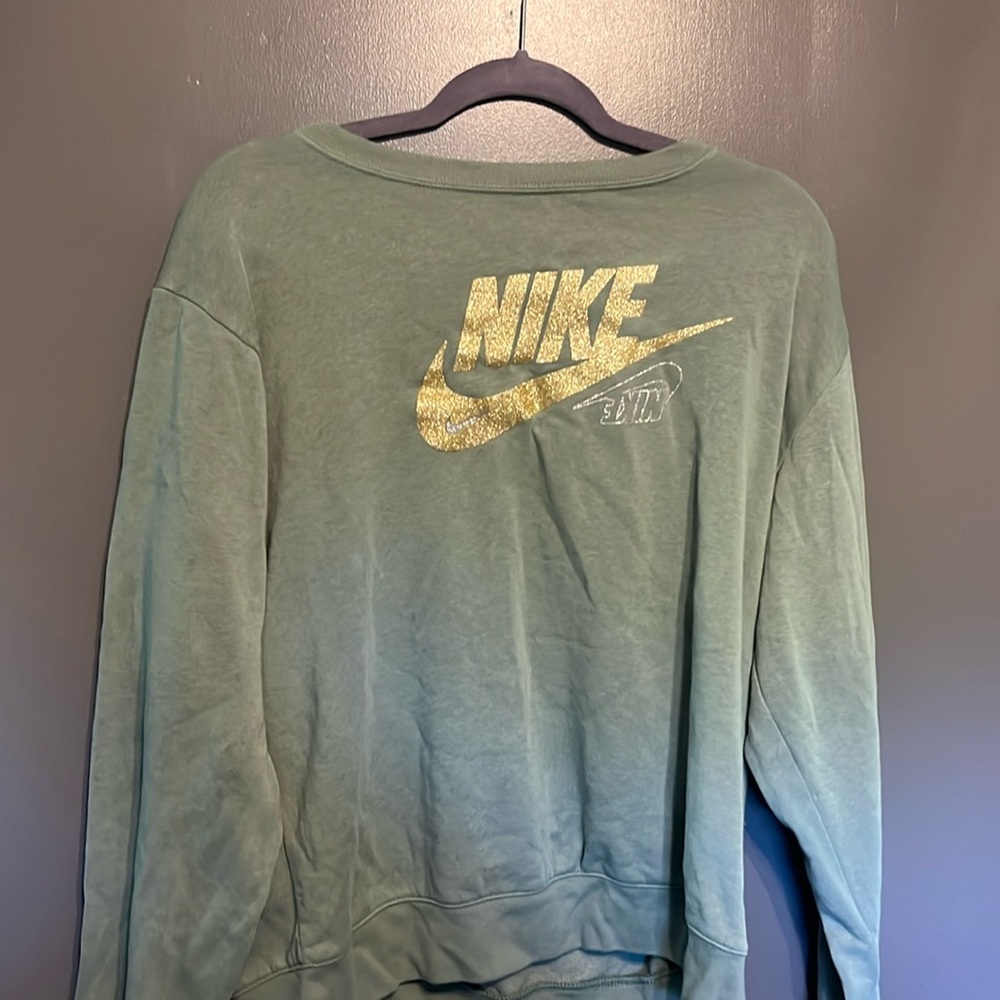 Nike crewneck sold out
